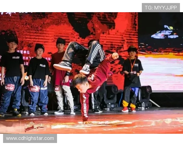 全国街舞大赛点评成都攀岩队展现卓越团队协作精神与默契配合 全国街舞大赛点评成都攀岩队展现卓越团队协作精神与默契配合