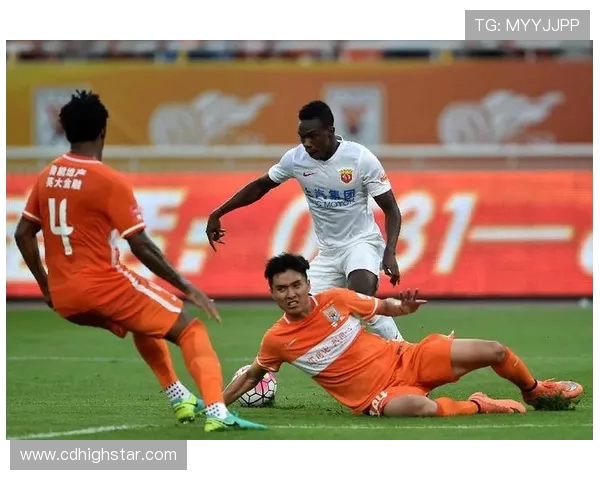 2017年鲁能与上港激战直播回顾精彩瞬间与赛后分析