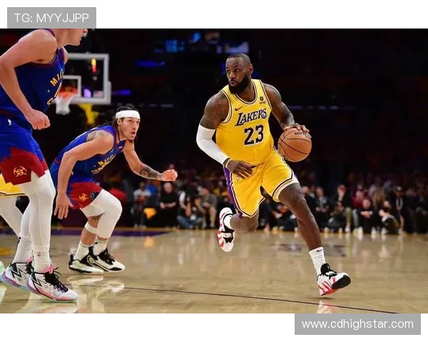 夏季联赛精彩对决湖人队与国王队的激烈较量回顾与分析