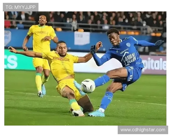 里尔与南特近期表现数据全面对比分析及赛季走势探讨